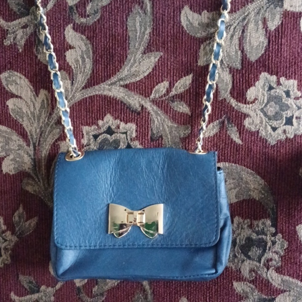 Borse in Pelle genuine leather bag blue with gold trim & chain